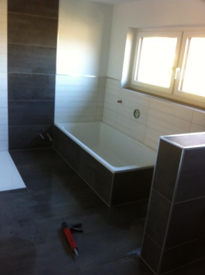 Badezimmer nach der Sanierung durch die Fliesenprofi Martin Danzl GmbH